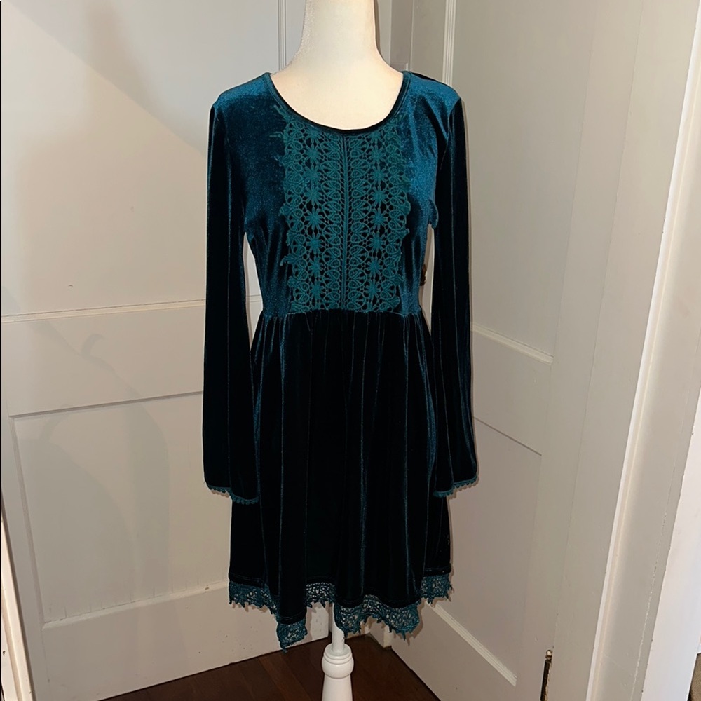 2 Piece Bundle of Girls Long Sleeve Winter Velvet Dresses Christmas Classic - Picture 4 of 5